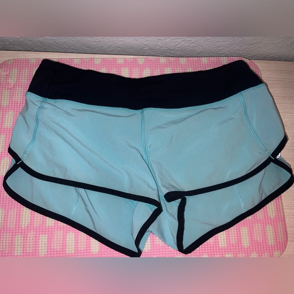 Lululemon 2.5 shorts - Picture 1 of 4